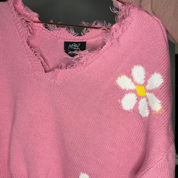 Just Polly Pink Daisy Flower Cropped Raw Hem Distressed Sweater Size Medium - Picture 9 of 11